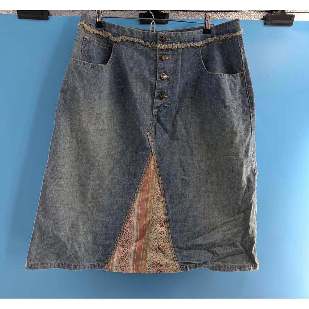 GLORIA VANDERBILT Vintage Denim Skirt with metal belt with stones‎ NWT